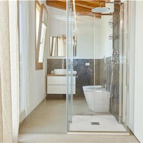 4 bedroom villa with pool, Castellammare del Golfo, sleeps 8-9